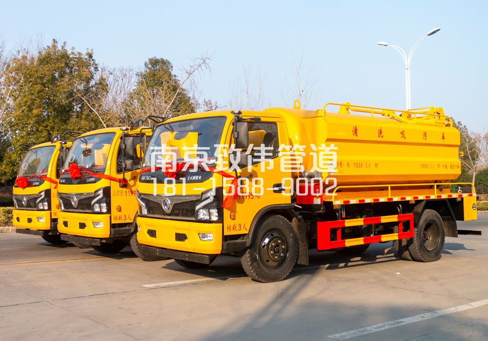 369锁四多利卡吸污车